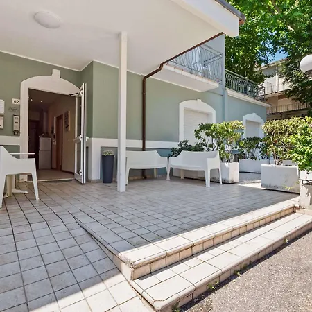 Ξενοδοχείο με διαμερίσματα Riviera 3*