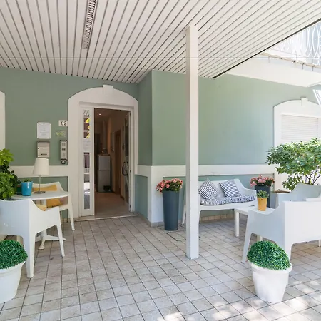 Ξενοδοχείο με διαμερίσματα Riviera 3*