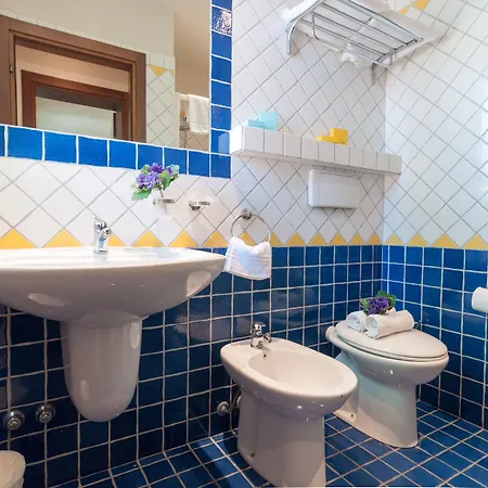 מלון דירות Riviera 3*
