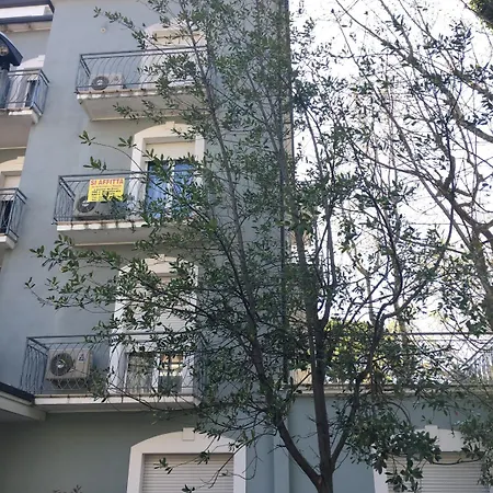Riviera מלון דירות 3*