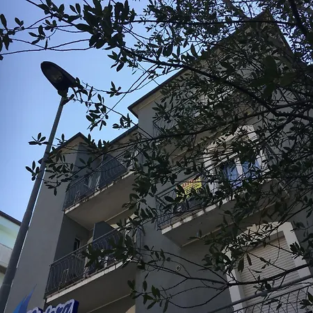 מלון דירות Riviera 3*