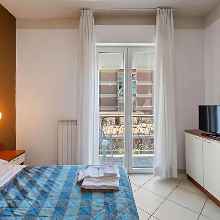 מלון דירות Riviera 3*