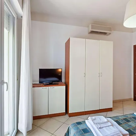 מלון דירות Riviera 3*