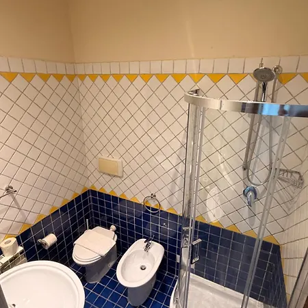 Riviera מלון דירות 3*